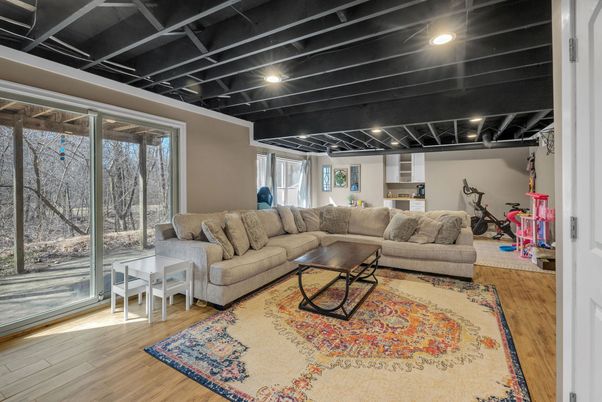Fitness Equipment, Interior, Living room, Recessed Lighting, Wood Texture Flooring