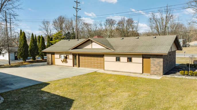 Attached, Backyard, Exterior, Facade, Brick Facade, Cape Cod