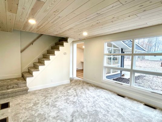 Empty room, Interior, Recessed Lighting, Wooden Ceilings