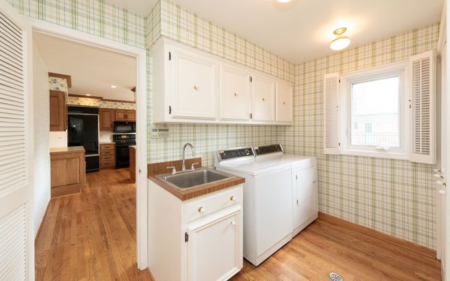 Interior, Kitchen, Recessed Lighting, Washer, Wood Texture Flooring