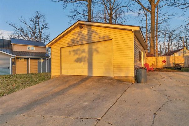 Detached Garage, Exterior