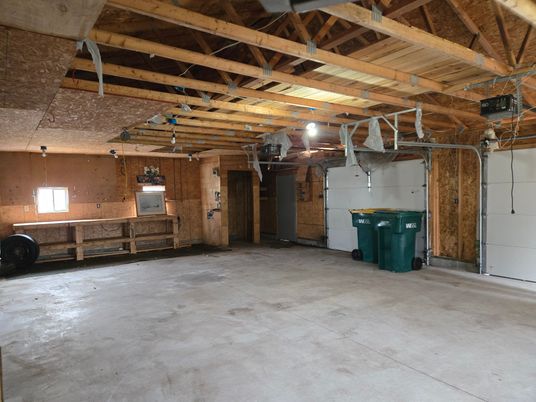 Garage, Interior, Wooden Beams