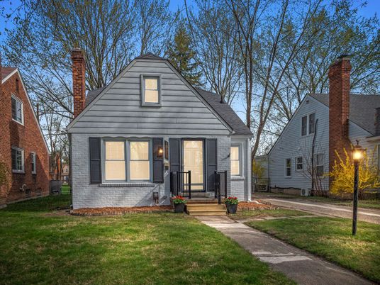 Exterior, Facade, Cape Cod