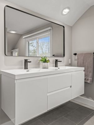 Bathroom, Dual Sink Vanities, Interior, Recessed Lighting