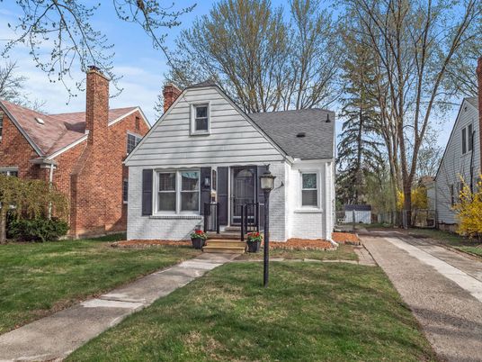 Exterior, Facade, Brick Facade, Cape Cod