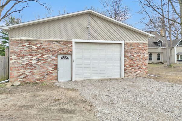 Detached Garage, Exterior