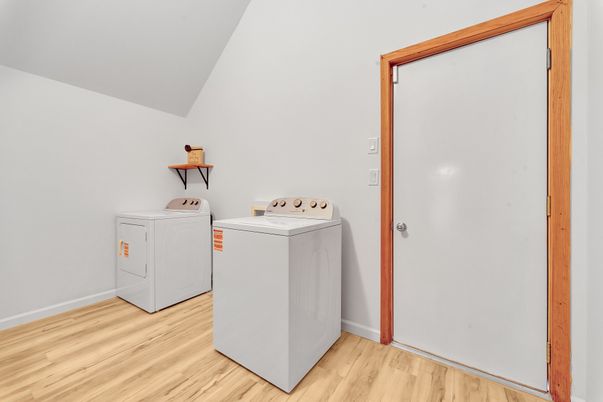 Interior, Washer, Wood Texture Flooring