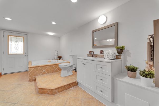 Bathroom, Interior, Recessed Lighting
