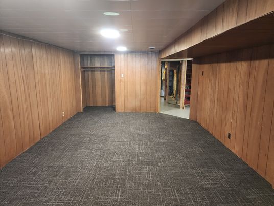Empty room, Interior, Recessed Lighting, Wooden Walls