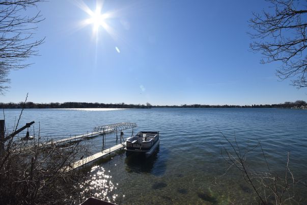 Exterior, Lake