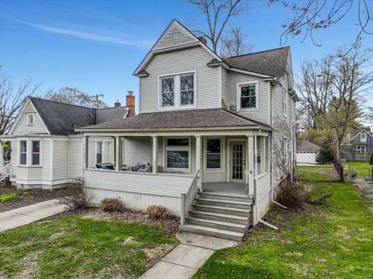 Exterior, Facade, Queen Anne Victorian