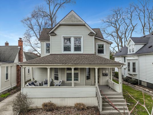 Exterior, Facade, Queen Anne Victorian
