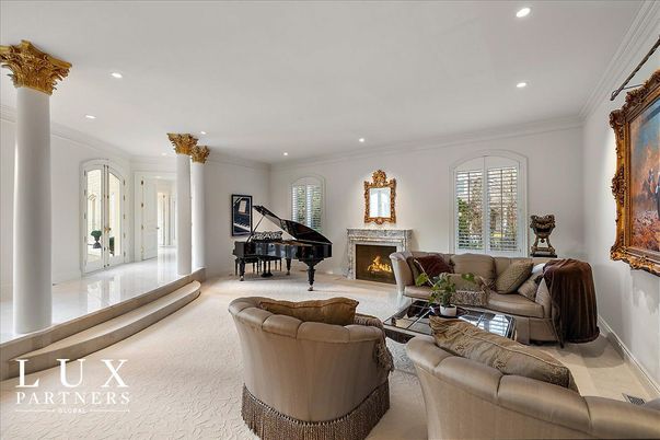 Fireplace, Interior, Living room, Piano, Recessed Lighting