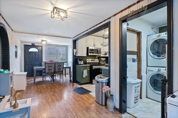 Dining room, Interior, Kitchen, Washer, Wood Texture Flooring