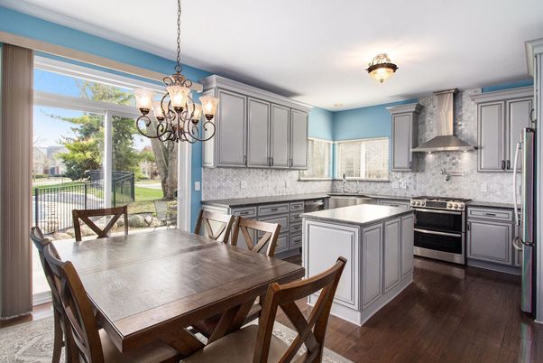 Chandelier, Dining room, Interior, Kitchen, Stainless Steel Appliances, Wood Texture Flooring