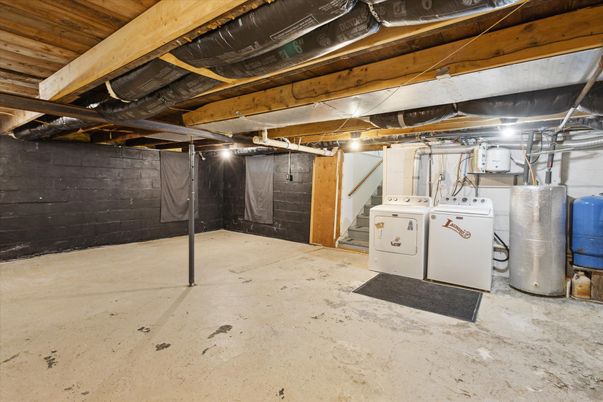 Interior, Washer, Wooden Beams
