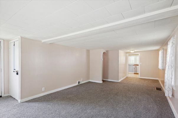 Empty room, Interior