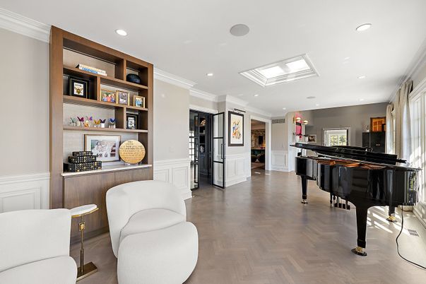 Interior, Piano, Recessed Lighting, Wood Texture Flooring