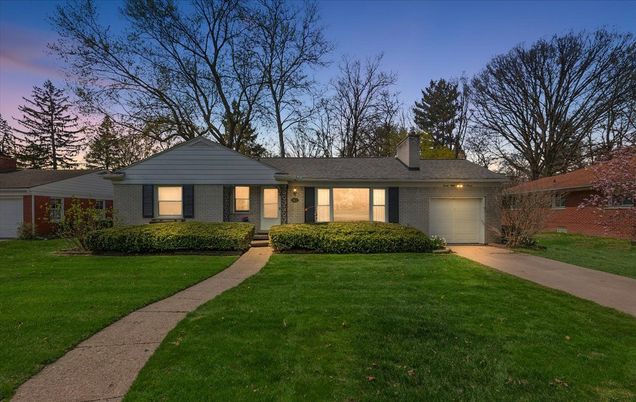 Attached, Exterior, Facade, Brick Facade, Ranch