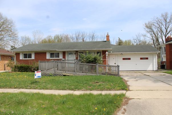 Attached, Exterior, Facade, Brick Facade, Ranch