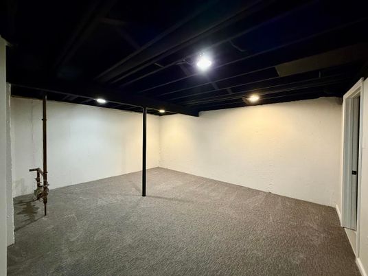 Empty room, Interior, Recessed Lighting