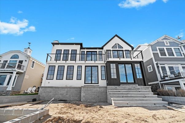 Exterior, Facade, Rowhouse
