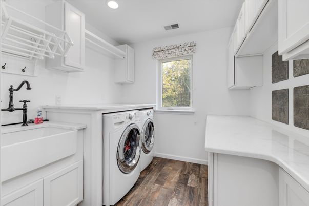 Interior, Recessed Lighting, Washer, Wood Texture Flooring