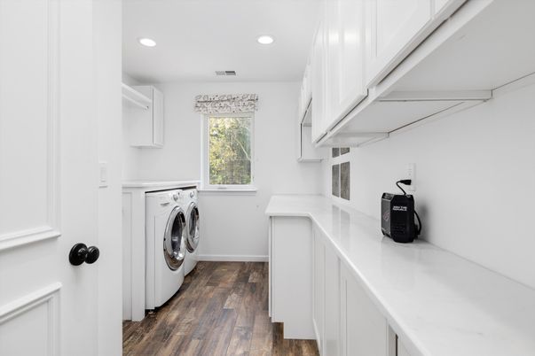 Interior, Recessed Lighting, Washer, Wood Texture Flooring