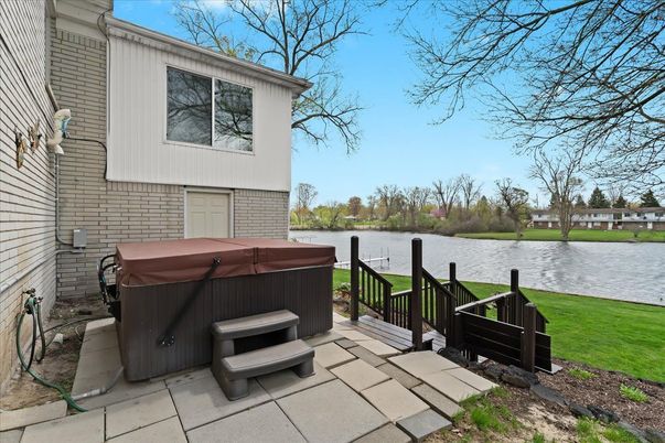 Exterior, Hot Tub, Lake