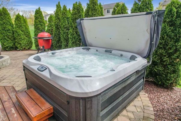 Exterior, Hot Tub