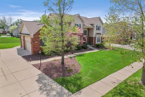 Backyard, Exterior, Facade, Brick Facade, Brick Traditional