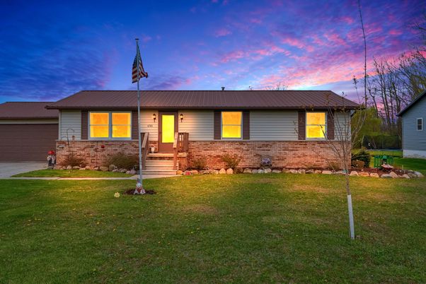Attached, Exterior, Facade, Ranch