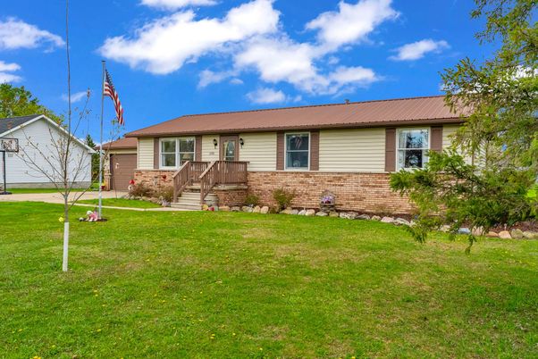 Backyard, Exterior, Facade, Cape Cod