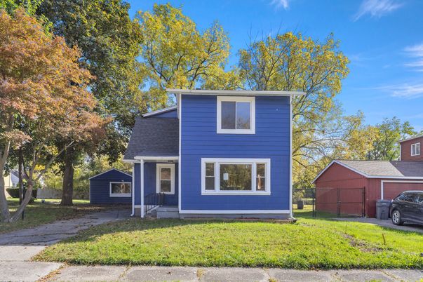 Exterior, Facade, Raised Ranch