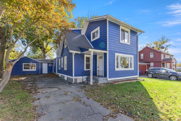 Exterior, Facade, Queen Anne Victorian