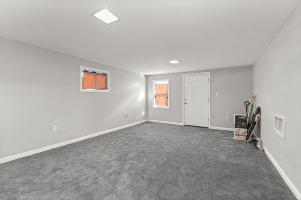 Empty room, Interior, Recessed Lighting