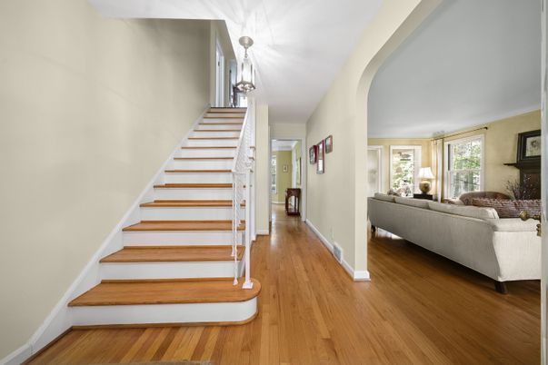 Interior, Pendant Lights, Wood Texture Flooring