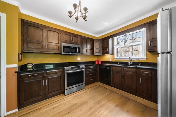 Chandelier, Interior, Kitchen, Wood Texture Flooring