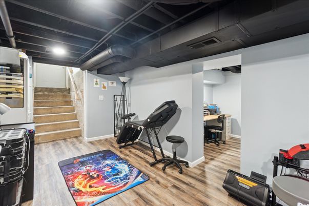 Fitness Equipment, Interior, Recessed Lighting, Wood Texture Flooring