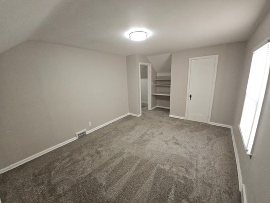 Empty room, Interior