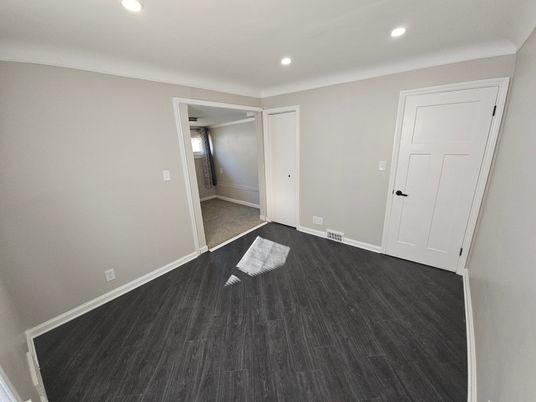 Empty room, Interior, Recessed Lighting, Wood Texture Flooring