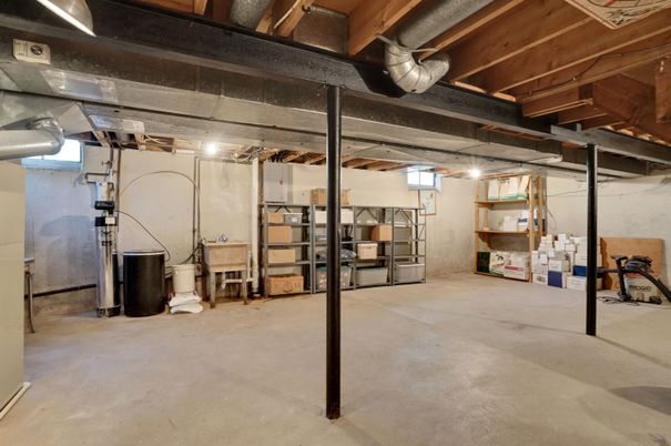 Interior, Washer, Wooden Beams