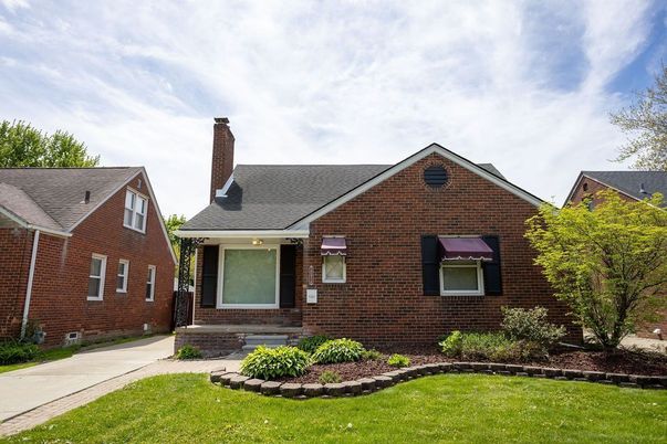 Exterior, Facade, Brick Facade, Cape Cod