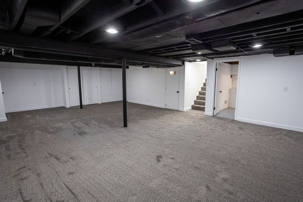 Empty room, Interior, Recessed Lighting