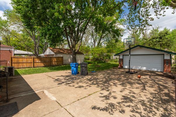 Detached Garage, Exterior