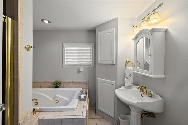 Bathroom, Interior, Recessed Lighting