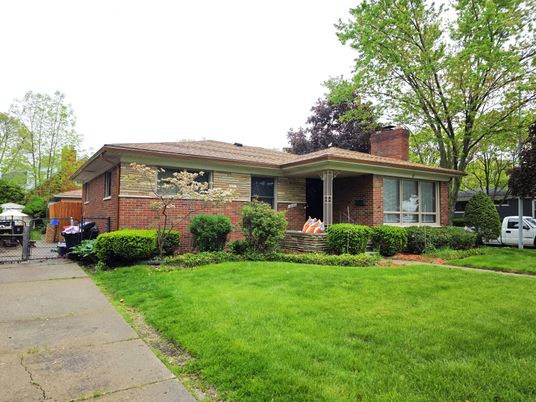 Backyard, Exterior, Facade, Brick Facade, Log Home