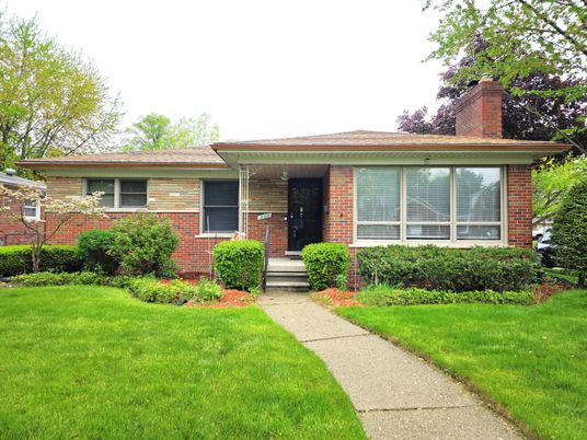 Exterior, Facade, Brick Facade, Split Level