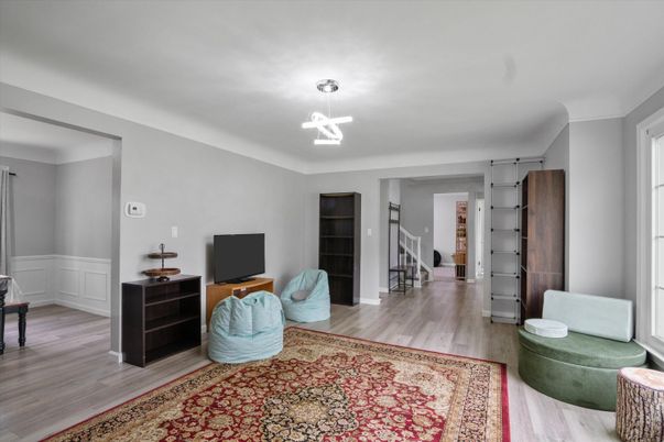 Interior, Pendant Lights, Wood Texture Flooring