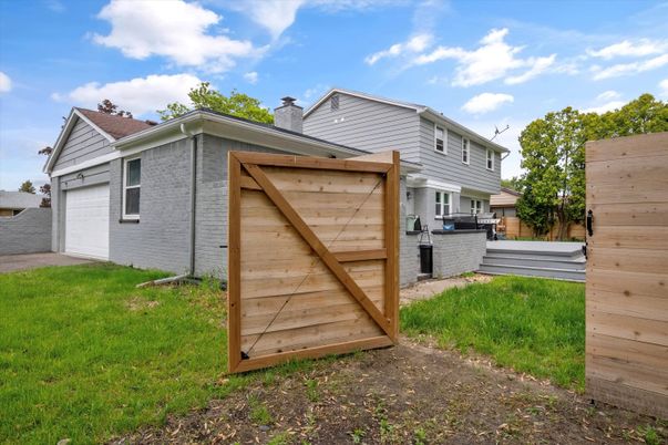 Detached Garage, Exterior